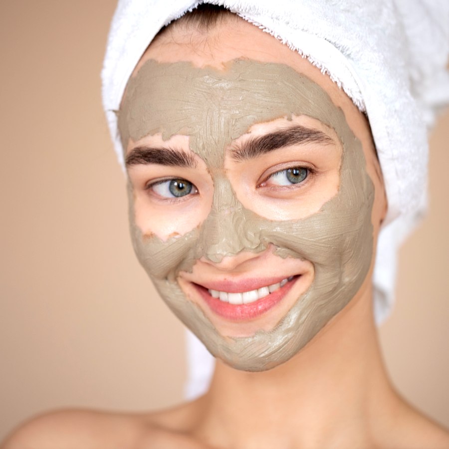 মাটির গুণেই ফিরবে ত্বকের জেল্লা?