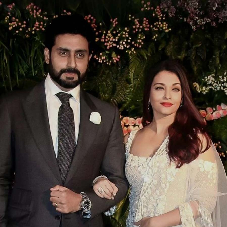Abhishek Bachchan says he feels like block of wood in front of wife Aishwarya Rai