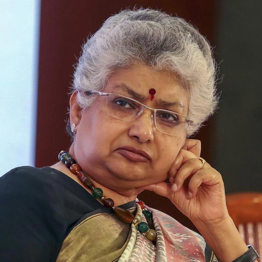 Supreme Court Justice B.V. Nagaratna said that the Election Commission should be allowed to work independently