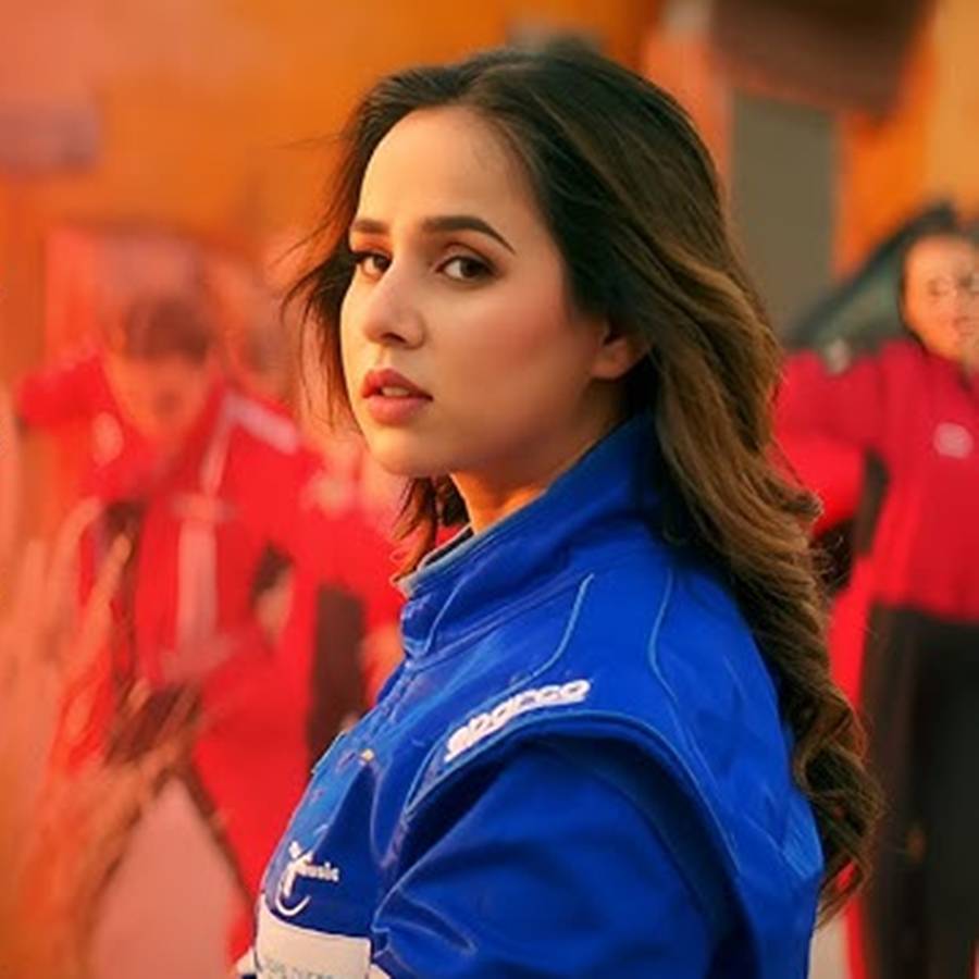 পঞ্জাবি গায়িকা সুনন্দা শর্মা।