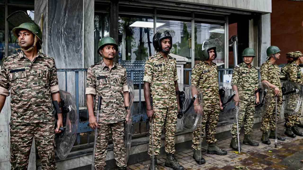 শহরের কেন্দ্রে অবস্থিত সিইও দফতরের বাইরে সব ধরনের জমায়েত নিষিদ্ধ করা হয়েছে। জারি করা হয়েছে ভারতীয় ন্যায় সংহিতার ১৬৩ ধারা