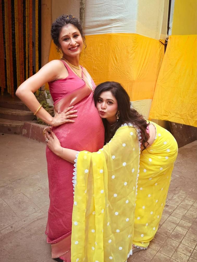 সাধের দিন দিদি চিত্রাঙ্গদা শতরূপার সঙ্গে ঋতাভরী চক্রবর্তী।