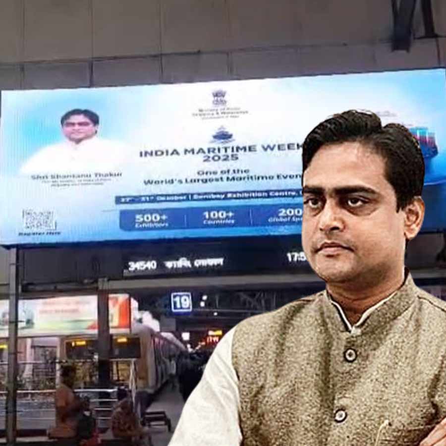 কেন্দ্রীয় সরকারি বিজ্ঞাপনে শান্তনু ঠাকুরের ছবি থাকায় আপত্তি জানিয়ে নির্বাচন কমিশনকে চিঠি তৃণমূলের।