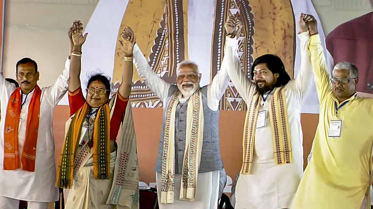 রবিবার কোচবিহারের সভায় প্রধানমন্ত্রী নরেন্দ্র মোদী।