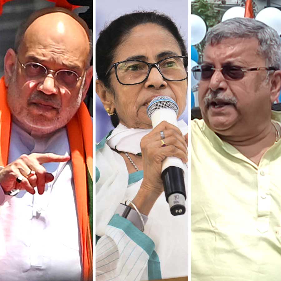 (বাঁ দিক থেকে) অমিত শাহ, মমতা বন্দ্যোপাধ্যায় এবং কল্যাণ বন্দ্যোপাধ্যায়।