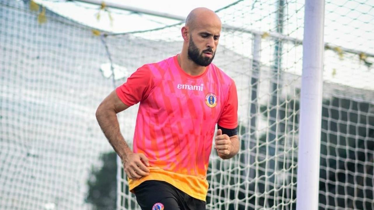 ধাক্কা: গোড়ালির চোটে ছিটকে গেলেন রশিদ।