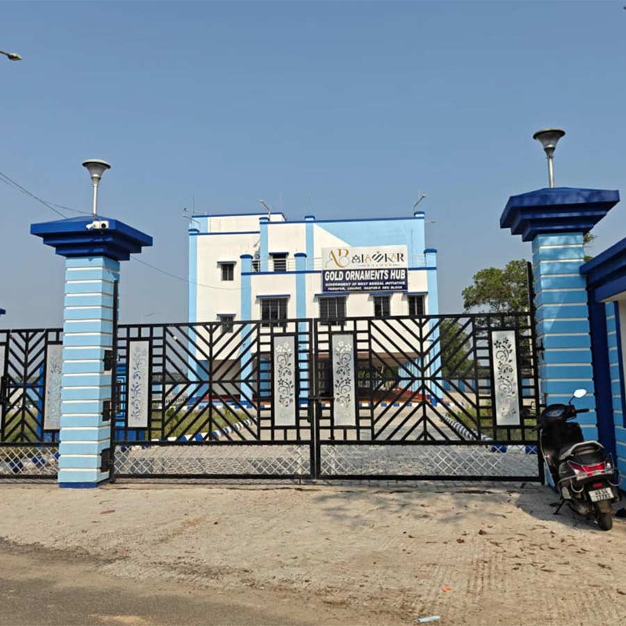 তৈরি হওয়ার পর থেকে বন্ধই দাসপুরের স্বর্ণ হাব।