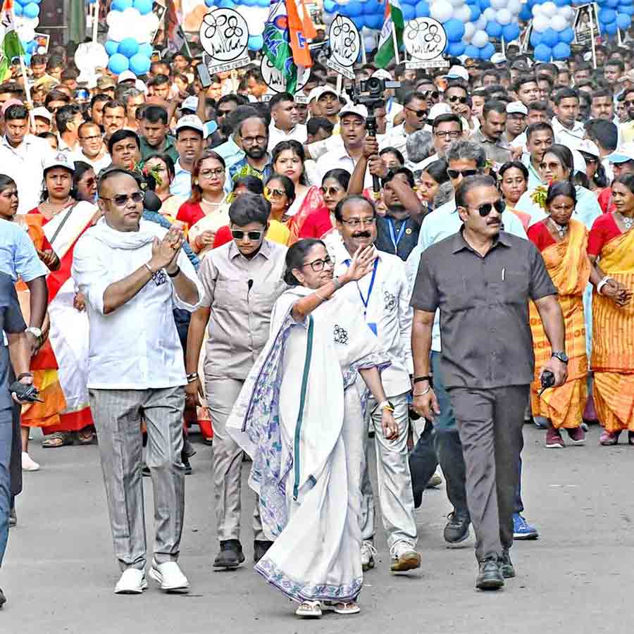বহরমপুরে রবিবাসরীয় ভোট প্রচারে তৃণমূল নেত্রী মমতা বন্দ্যোপাধ্যায়।