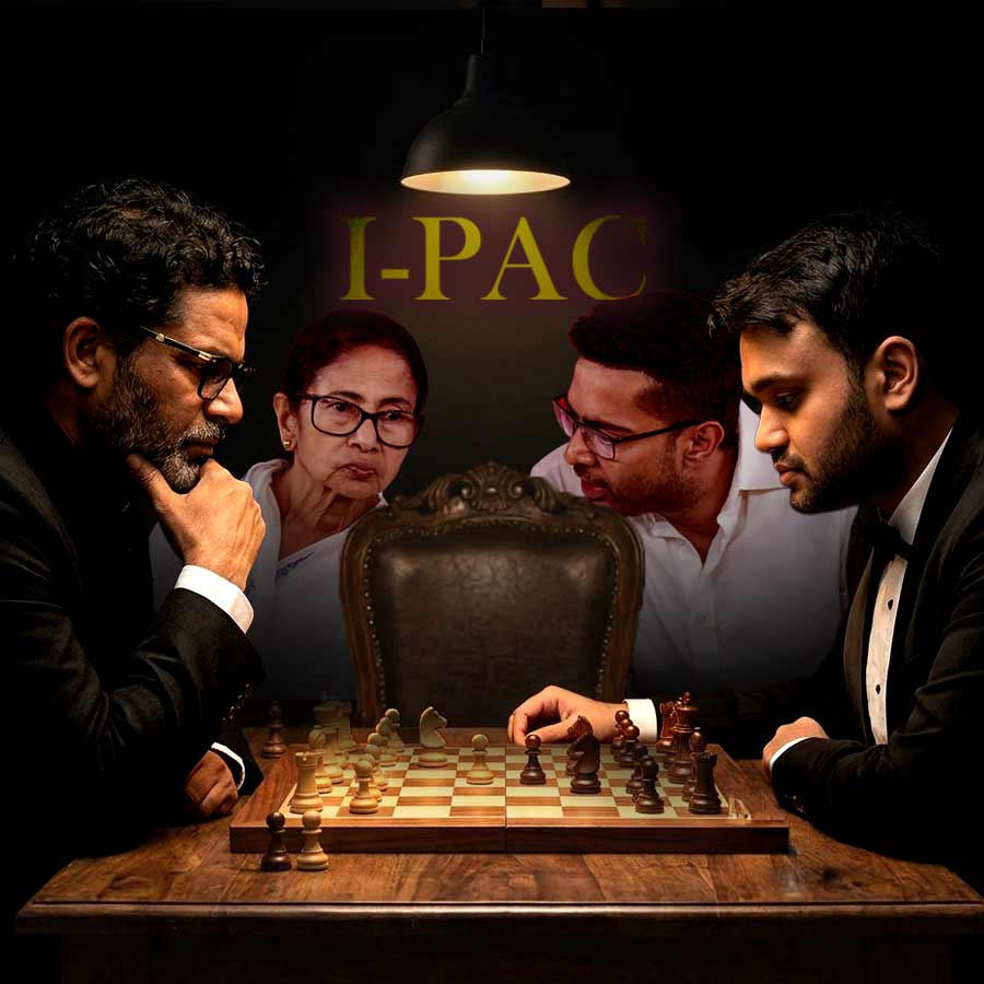 রাজ্যের শাসকদলের সাংগঠনিক কাঠামো আই-প্যাকের প্রভাবে আমূল বদলে গিয়েছে।