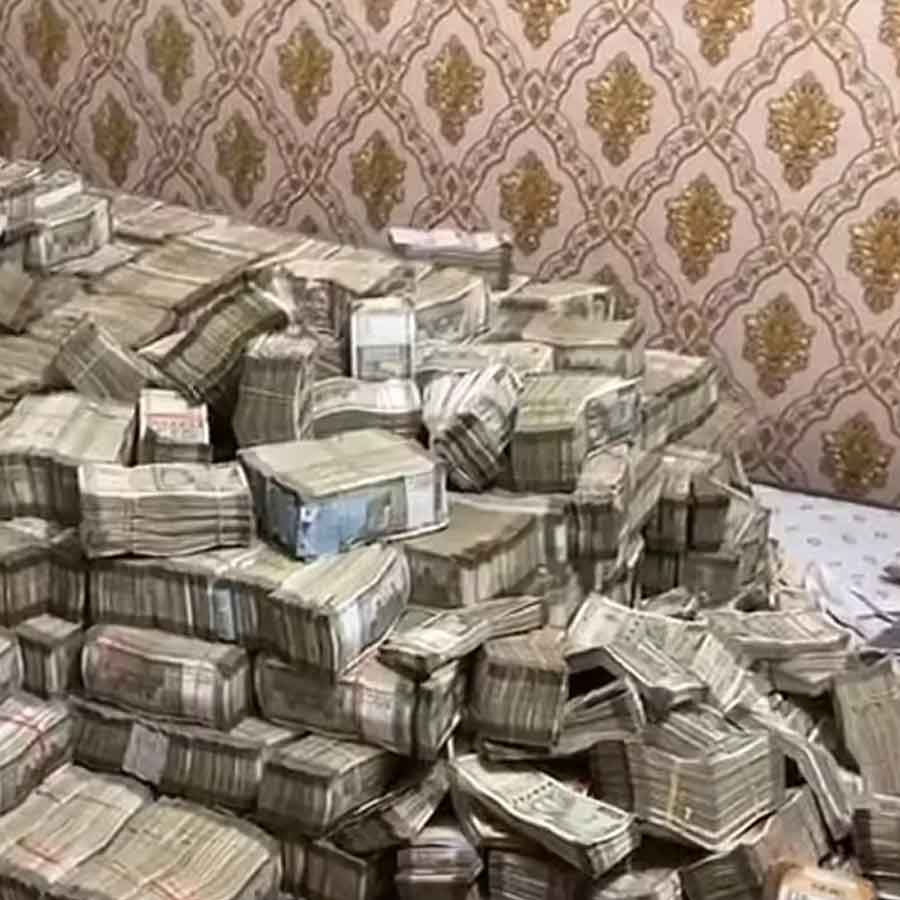 Bihar SDPO's Maid Owns Luxury Car, Crore-Value Property, Raises Corruption Questions