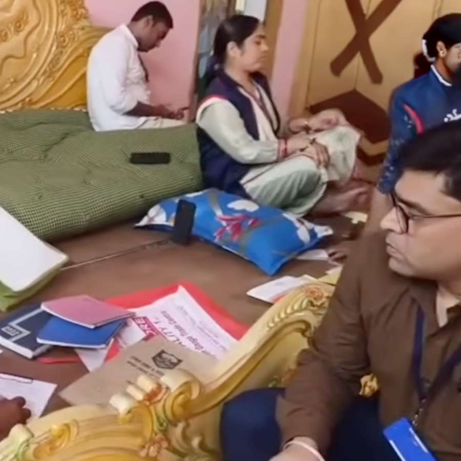 Bihar SDPO's Maid Owns Luxury Car, Crore-Value Property, Raises Corruption Questions