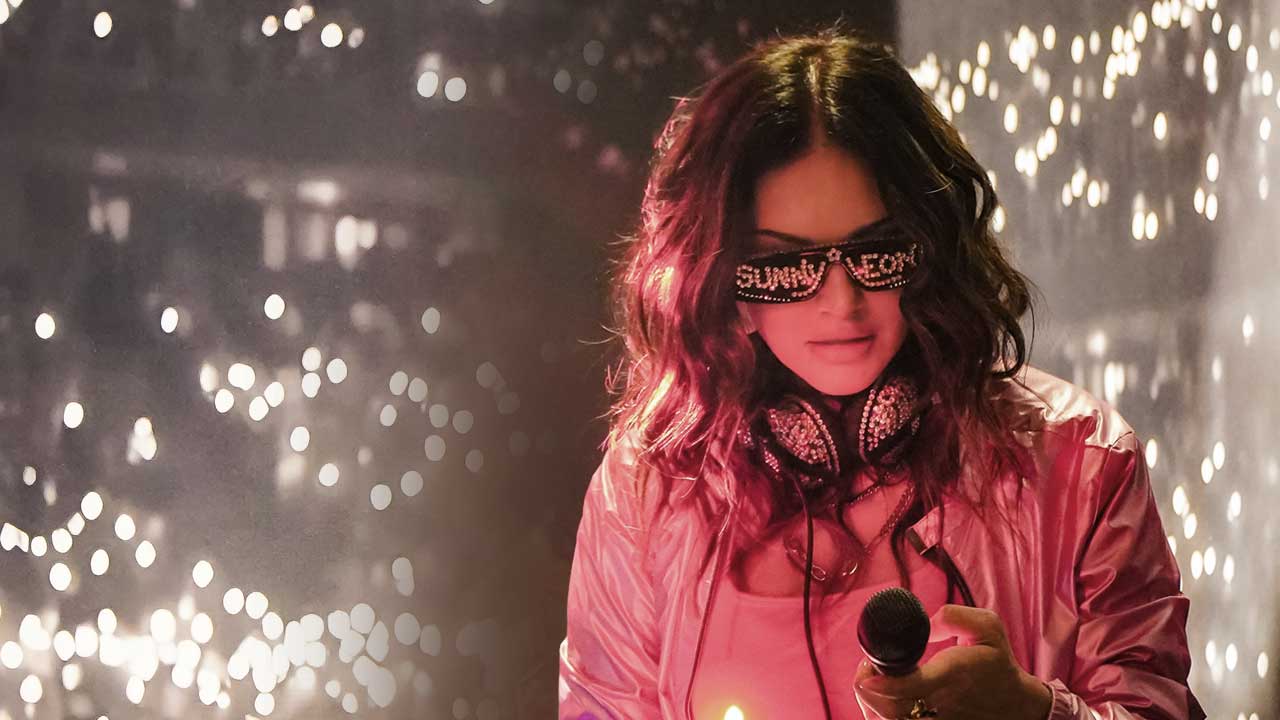 ডিজে কনসোলের সামনে সানি, কেমন কাটল সেই রাত?