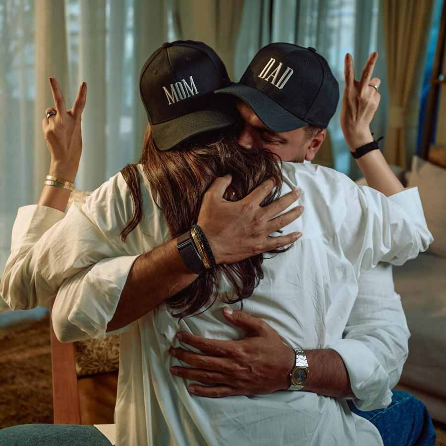 বিশেষ ছবি দিয়ে ঘোষণা করলেন অভিনেত্রী। 