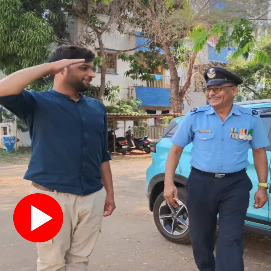 Video shows Son greets father and shows respect after he retires from the Indian Air Force
