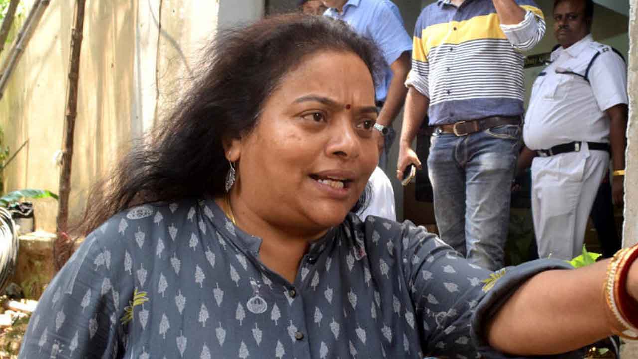Police send notice to TMC candidate Ratna Chatterjee over vandalism at BJP party office in Parnasree