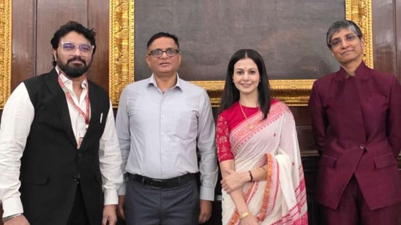 Making history as the first openly gay lawyer, TMC\\\\\\\\\\\\\\\'s Menaka Guruswamy takes oath in the Rajya Sabha