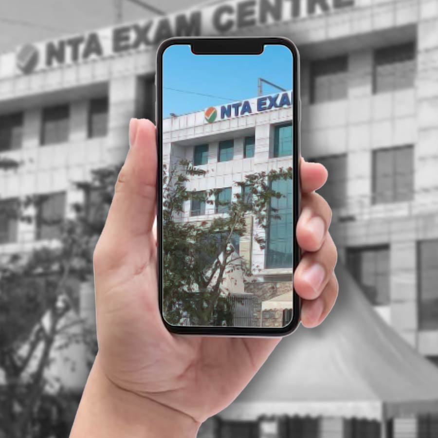 চালু করা হল ফেসবুক এবং ইনস্টাগ্রামের পাতা।