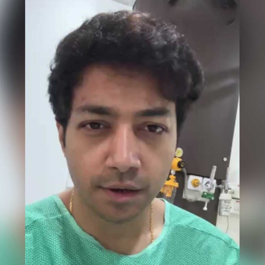 হাসপাতালে কেন ভর্তি রোহন?