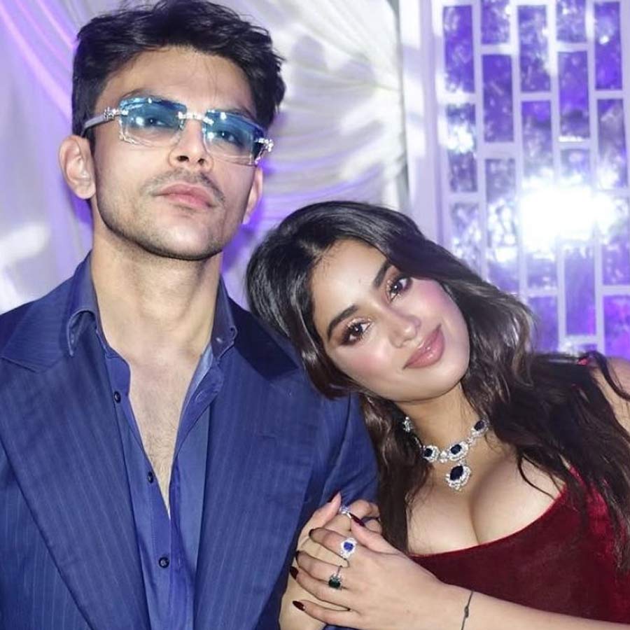 শিখরকে নিয়ে কী বললেন জাহ্নবী?