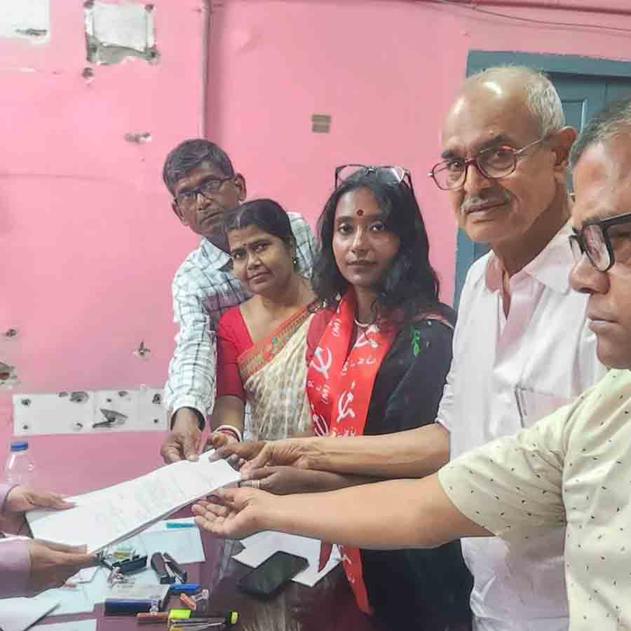 মনোনয়ন জমা দিলেন দমদম উত্তর কেন্দ্রের সিপিএম প্রার্থী দীপ্সিতা ধর।
