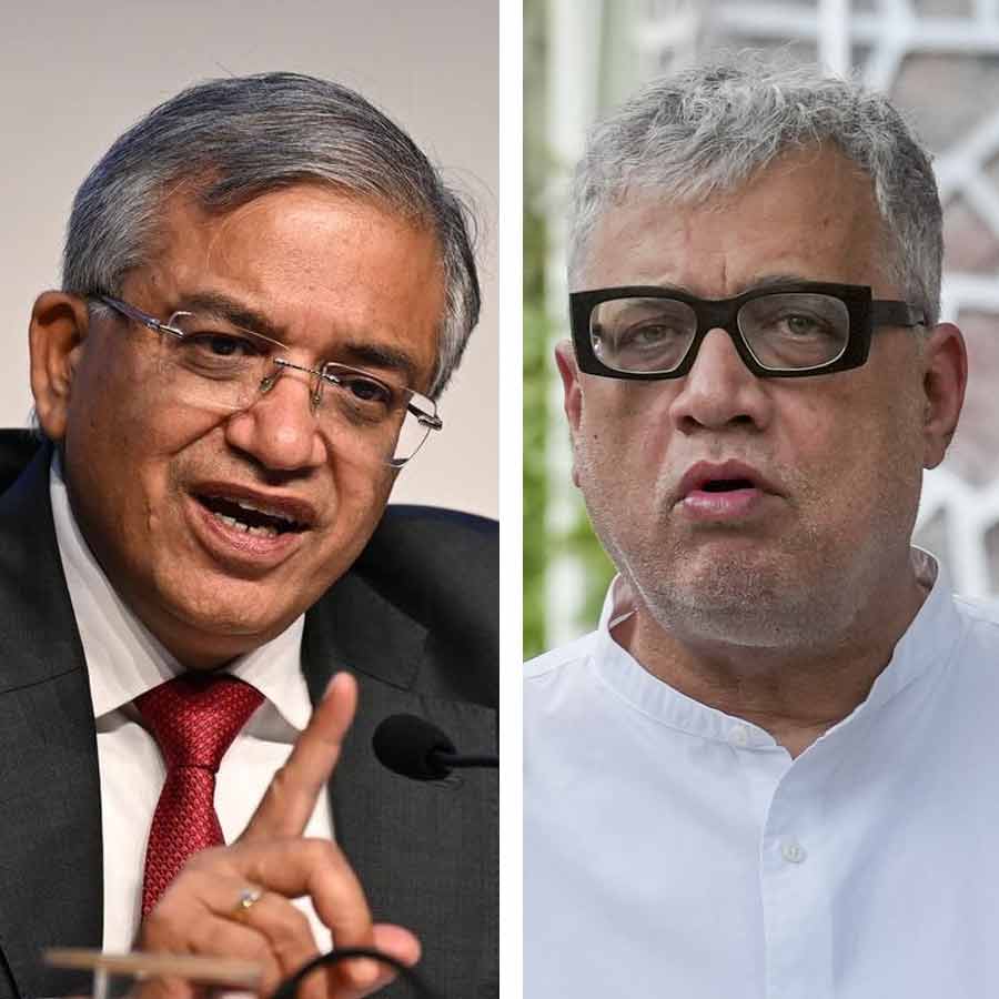 (বাঁ দিকে) জ্ঞানেশ কুমার এবং ডেরেক ও’ব্রায়েন (ডান দিকে)।