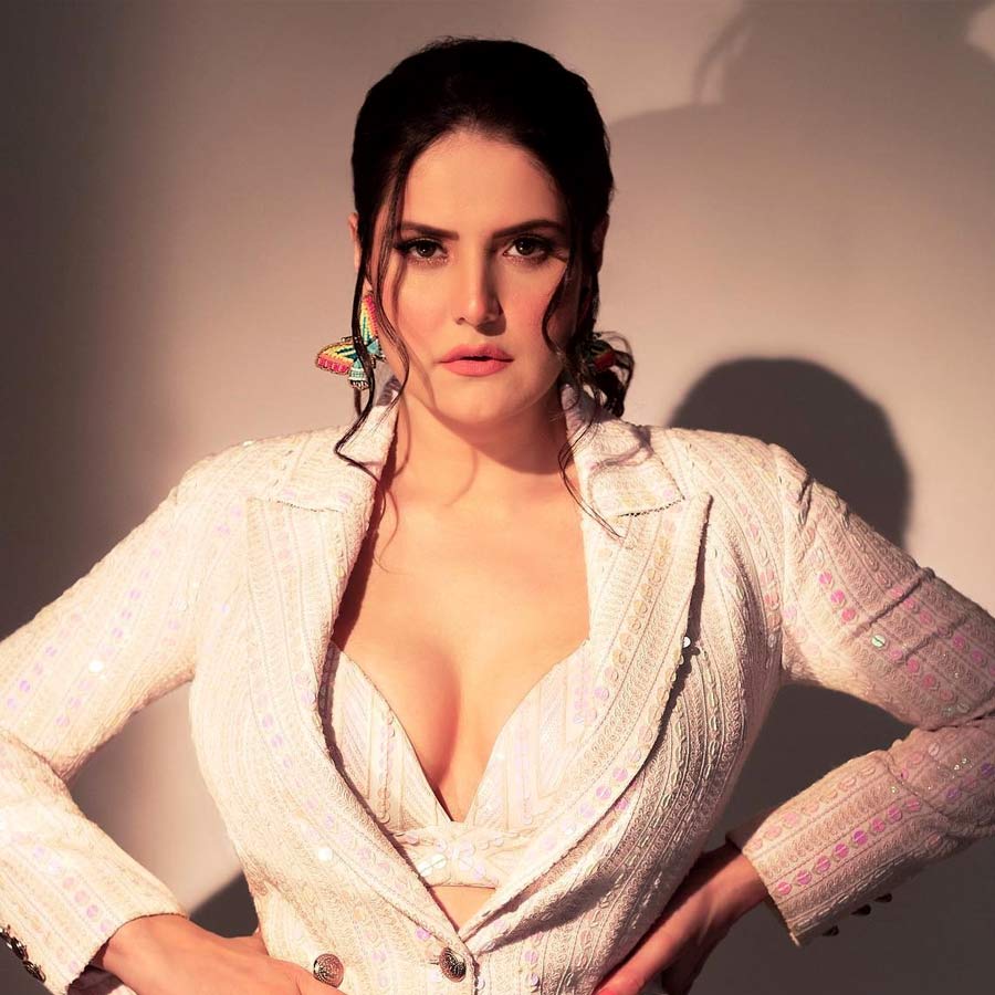 Zareen Khan's Mother, Parveen Khan, Passes Away funeral held today dgtl