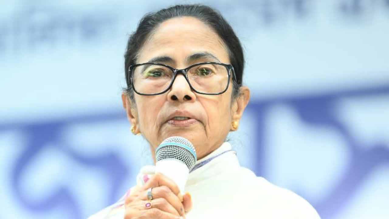 আরামবাগের জনসভায় মুখ্যমন্ত্রী মমতা বন্দ্যোপাধ্যায়।
