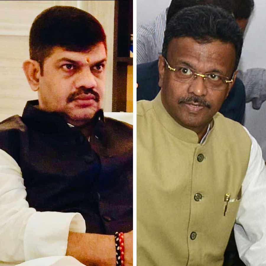 (বাঁ দিকে) রাকেশ সিংহ। (ডান দিকে) ফিরহাদ হাকিম। ফাইল চিত্র।