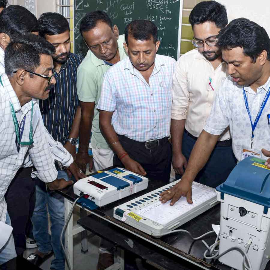 Election Commission issues Show cause notice to the BLOs who were absent from the training for polling duty dgtl