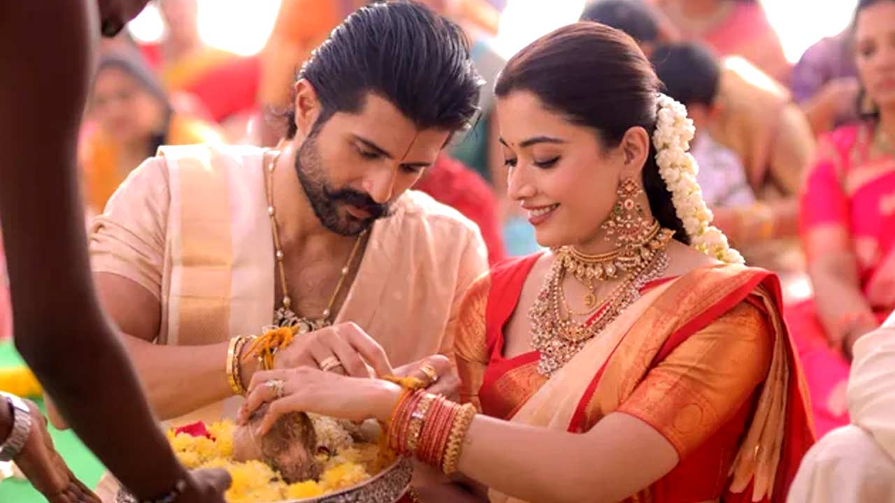 (বাঁ দিকে) বিজয় দেবরকোন্ডা, (ডান দিকে) রশ্মিকা মন্দানা।