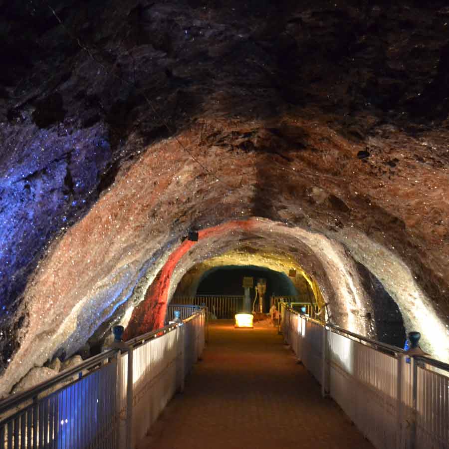 How does India defeat Pakistan in Himalayan pink salt business though its mines are in Islamabad 