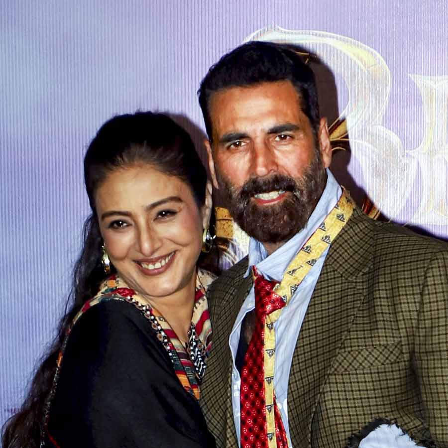 Tabu Recalls Dance Classes With Akshay Kumar 39 Years Ago