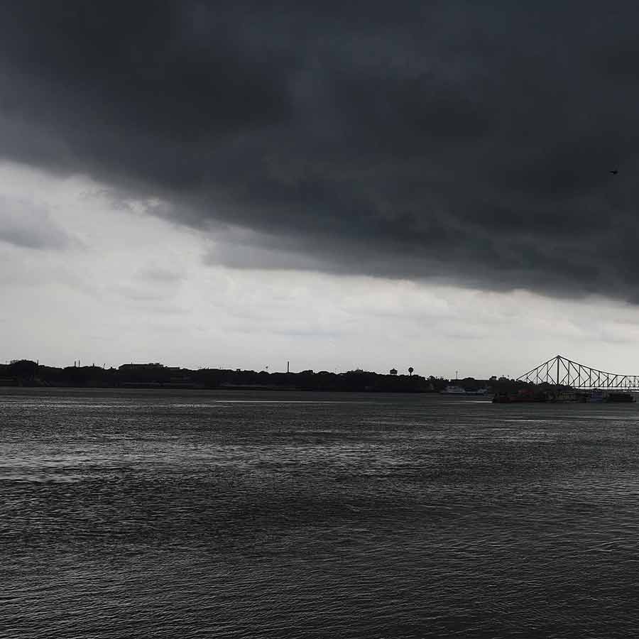 কলকাতা-সহ গোটা দক্ষিণবঙ্গে ঝড়বৃষ্টির পূর্বাভাস।