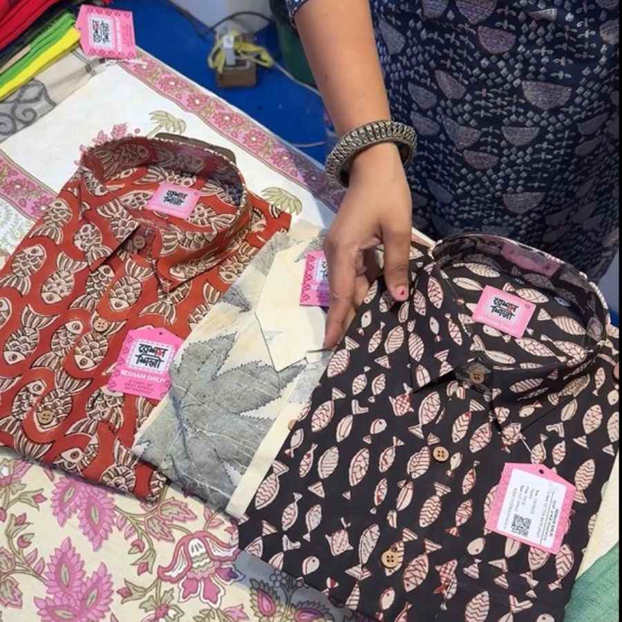 এছাড়াও রয়েছে এখানে ছেলেদের শার্টের চোখধাঁধানো ডিজ়াইন। 