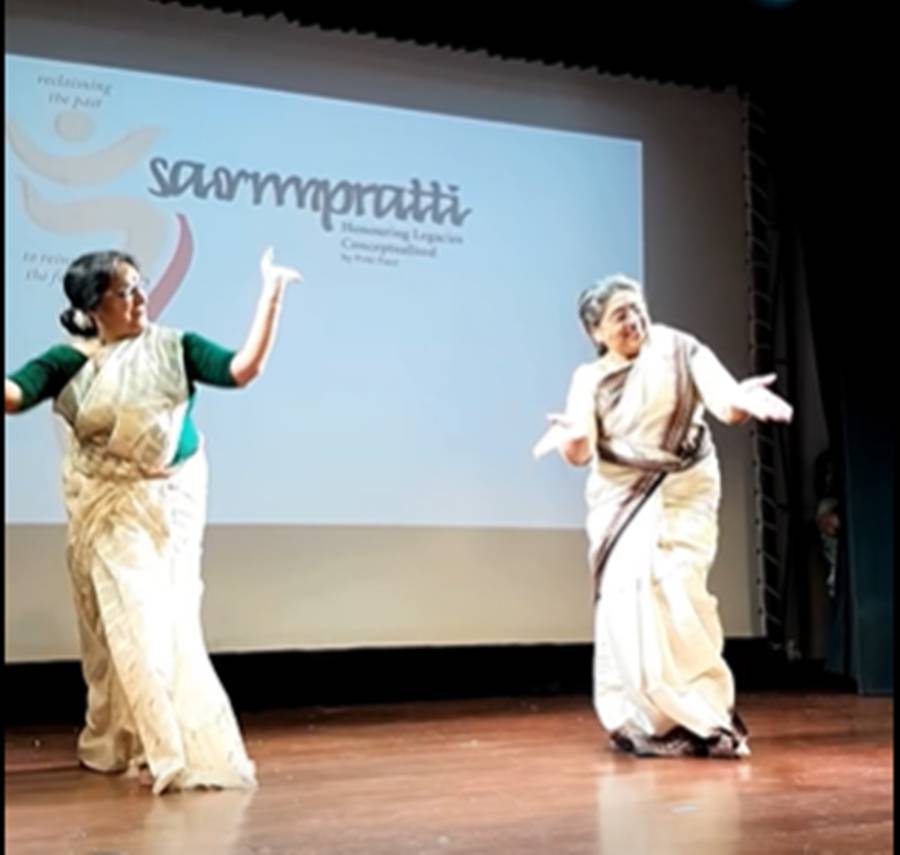 ৩০ বছর পরে এক মঞ্চে মমতা এবং তনুশ্রী শঙ্কর।