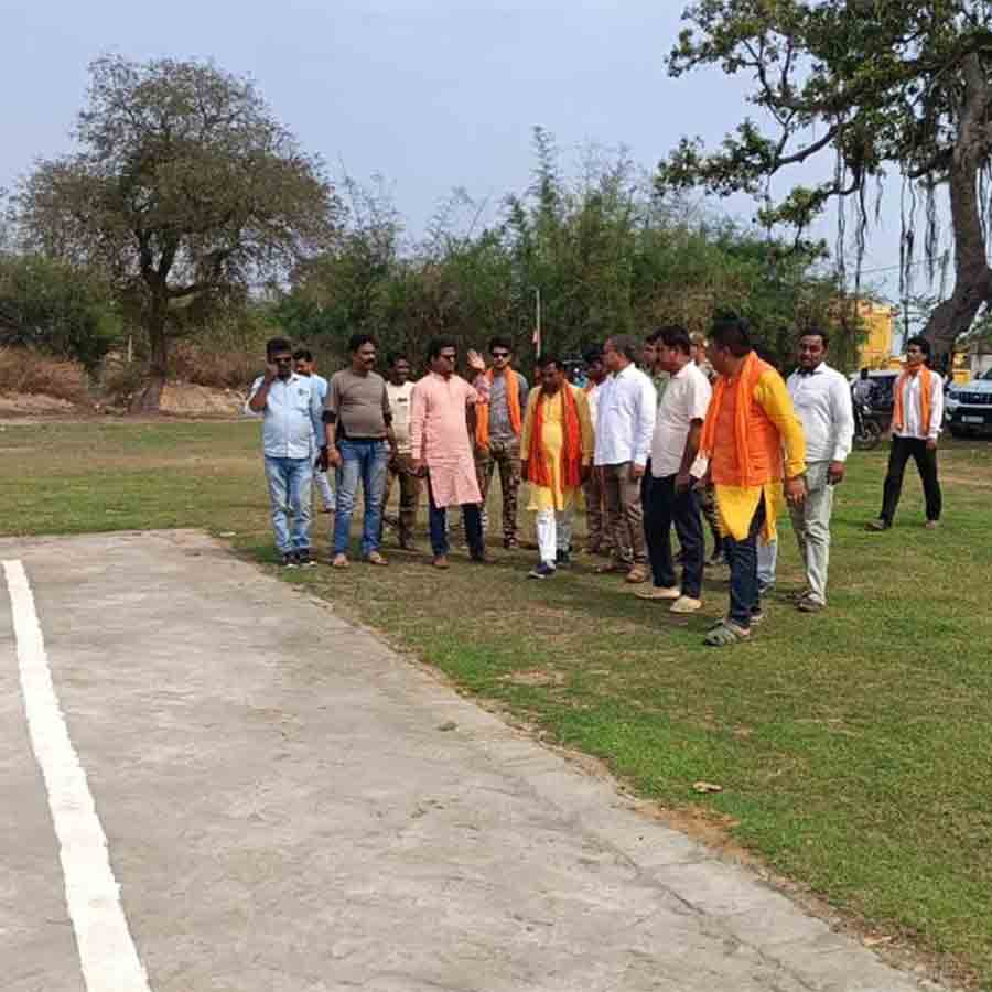 খয়রাশোলের এই মাঠেই সভা করার কথা অমিত শাহের। মাঠ পরিদর্শনে বিজেপি নেতারা।