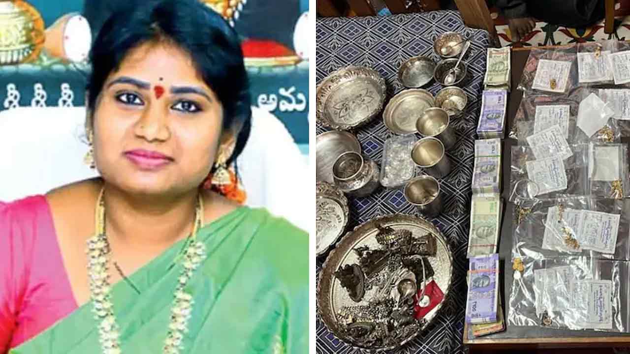 অভিযুক্ত সরকারি কর্তা এবং তাঁর বাড়ি থেকে উদ্ধার হওয়া টাকা এবং রুপোর বাসনপত্র। ছবি: সংগৃহীত।