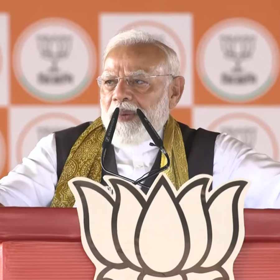 হলদিয়ার সভায় প্রধানমন্ত্রী নরেন্দ্র মোদী।
