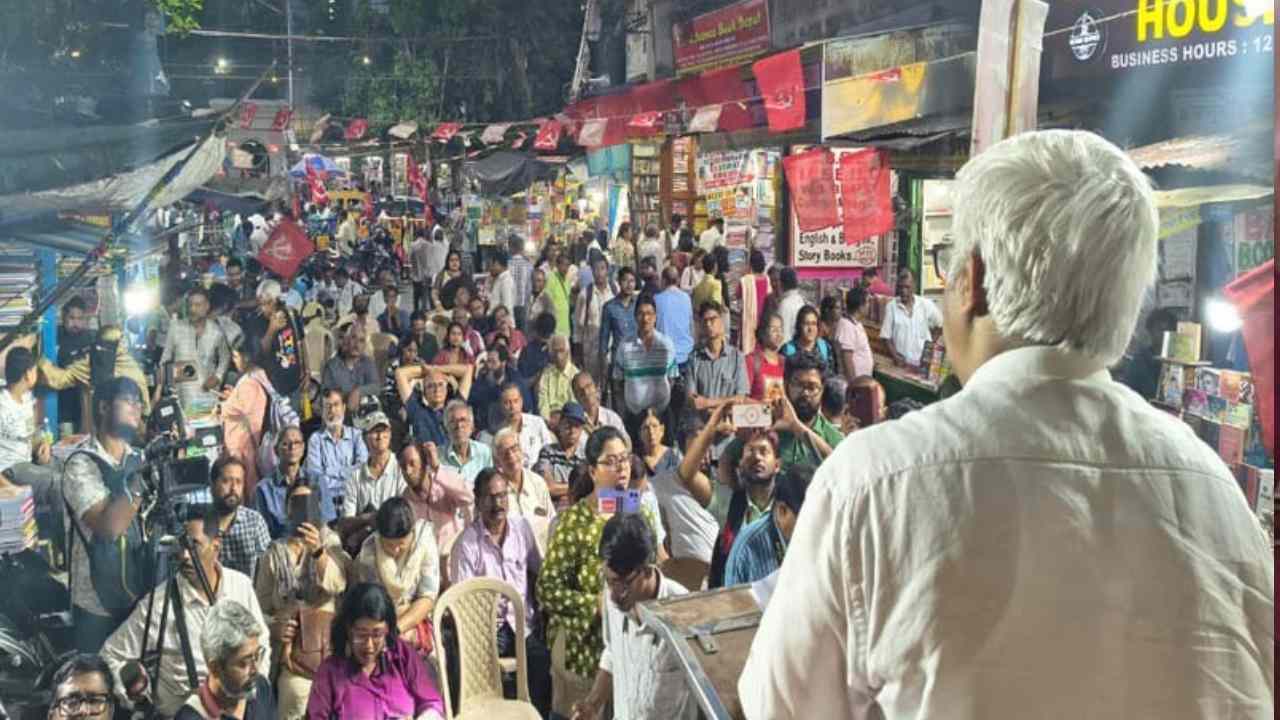 বইপাড়া বাঁচানোর সমাবেশে সিপিএম নেতা সুজন চক্রবর্তী।