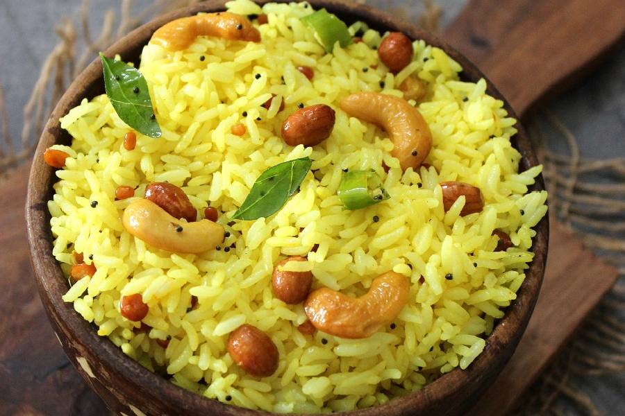 লেমন রাইস বানিয়ে ফেলুন টিফিনে। রান্না হবে চটজলদি।