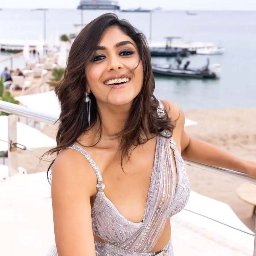 Mrunal Thakur says while Growing up she never thought she could have Female Friend dgtl