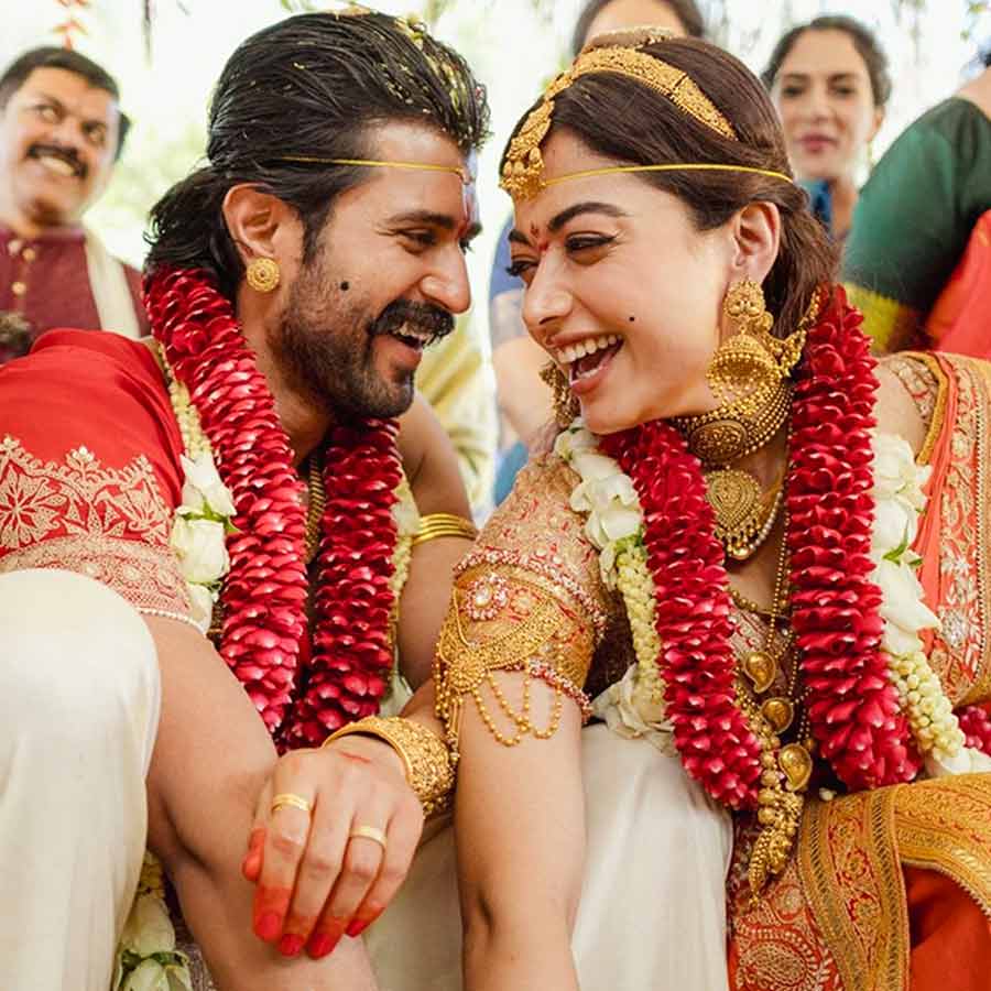 গত ২৬ ফেব্রুয়ারি বিয়ে করেছেন রশ্মিকা ও বিজয়।