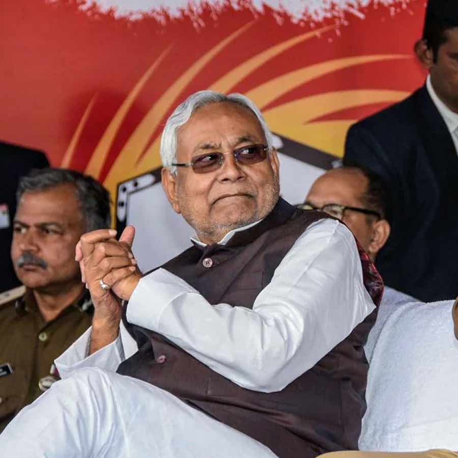 এক চাঞ্চল্যকর এবং বিতর্কিত দাবিতে বিহারের প্রাক্তন ডিজিপি গুপ্তেশ্বর অভিযোগ করেছেন, রাজ্যের কুখ্যাত অপহরণচক্রের উৎপত্তি অপরাধজগতের কোনও পাণ্ডার হাতে শুরু হয়নি। বরং তা পুলিশেরই একটি ভুল কৌশলের ফল। বিহারে অপহরণের ঘটনা শুরু করার জন্য অন্ধ্রপ্রদেশ ক্যাডারের এক আইপিএস কর্তার বিরুদ্ধেও আঙুল তুলেছেন তিনি।