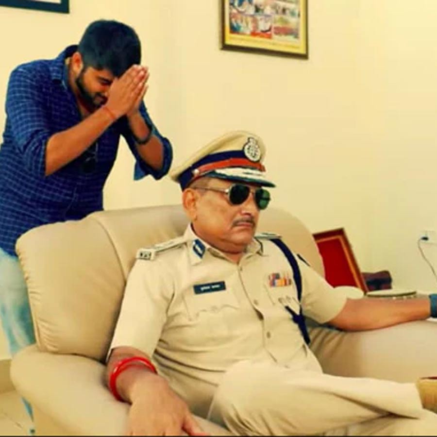 গুপ্তেশ্বরকে নিয়ে সে সময় হইচই পড়ে গিয়েছিল বিহার জুড়ে। তাঁর জনপ্রিয়তা তুঙ্গে পৌঁছোয়। সমাজমাধ্যমে একটি ভিডিয়োও প্রকাশিত হয় ওই সময়। মিউজ়িক ভিডিয়োটিতে গুপ্তেশ্বরকে ‘বিহারের রবিন হুড’ হিসাবে তুলে ধরা হয়েছিল। বিহারের প্রাক্তন ডিজিপি নিজেও ওই ভিডিয়োয় ছিলেন।