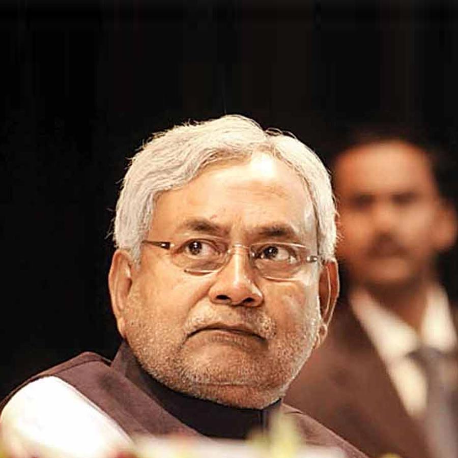 এর পর ২০২০ সালে বিধানসভা ভোটের ঠিক আগে ডিজিপি পদ থেকে স্বেচ্ছাবসর নেন গুপ্তেশ্বর। যোগ দেন মুখ্যমন্ত্রী নীতীশ কুমারের দল জেডিইউ-এ। আশা ছিল, নিজের শহর বক্সার থেকে টিকিট পাওয়ার।