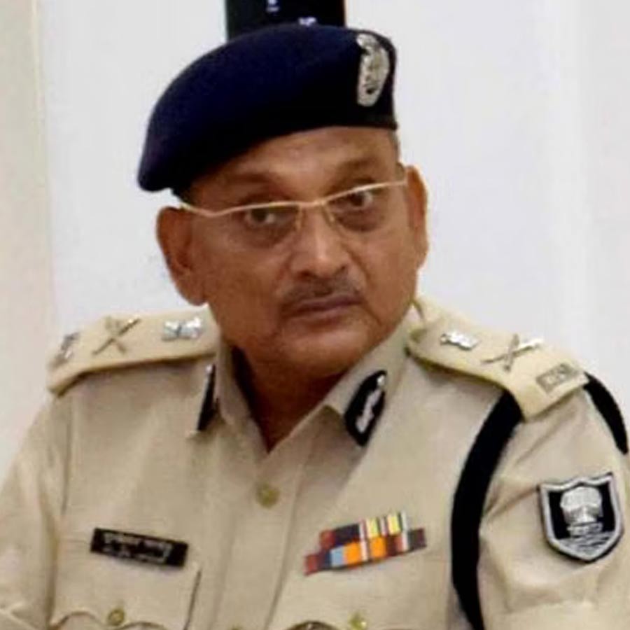 টিকিট না পেয়ে রাজনীতি থেকে দূরে সরে যান গুপ্তেশ্বর। পা বাড়ান আধ্যাত্মিক জগতের পথে। গুপ্তেশ্বরের দাবি, ভগবানের সেবাতেই নিজেকে উৎসর্গ করেছেন তিনি। তবে পুলিশে চাকরি করার সময়েও মন্দির পরিদর্শনের প্রতি তাঁর ভালবাসার জন্য পরিচিত ছিলেন গুপ্তেশ্বর।