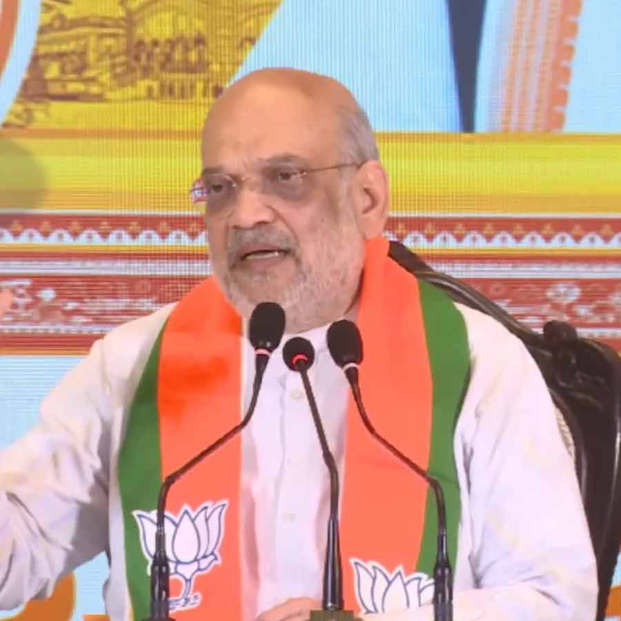 পশ্চিমবঙ্গে বিজেপির ইস্তাহার প্রকাশের অনুষ্ঠানে কেন্দ্রীয় স্বরাষ্ট্রমন্ত্রী অমিত শাহ।