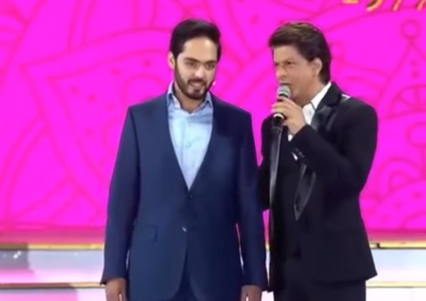 অনন্তের সঙ্গে শাহরুখ।