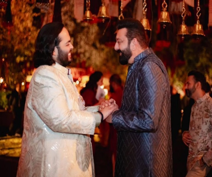 এই ছবিই সঞ্জয় পোস্ট করেছেন। 