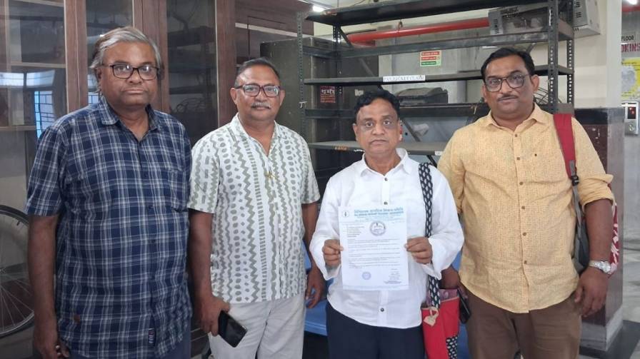 বিকাশ ভবনে সংগঠনের সদস্যেরা ।